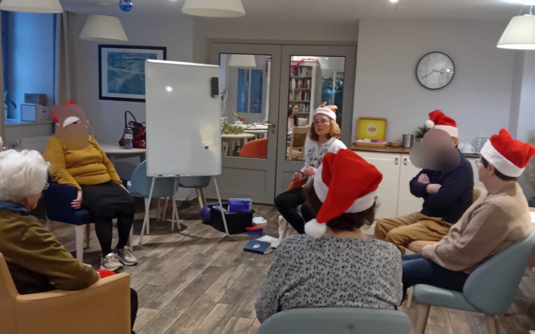 Bien-être, lien social et stimulation globale : apporter de la chaleur pendant les fêtes dans une résidence séniors à Arras grâce à la méthode Creadiaz